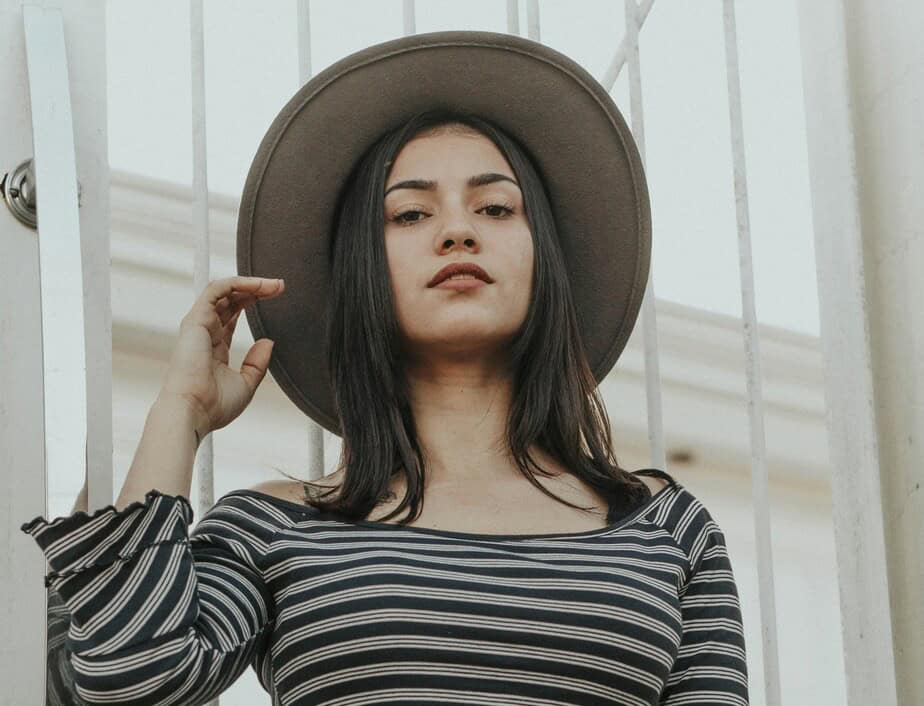 Eine Frau kann zutiefst in dich verliebt sein und dich trotzdem nie wieder kontaktieren Eine Frau kann zutiefst in dich verliebt sein und dich trotzdem nie wieder kontaktieren