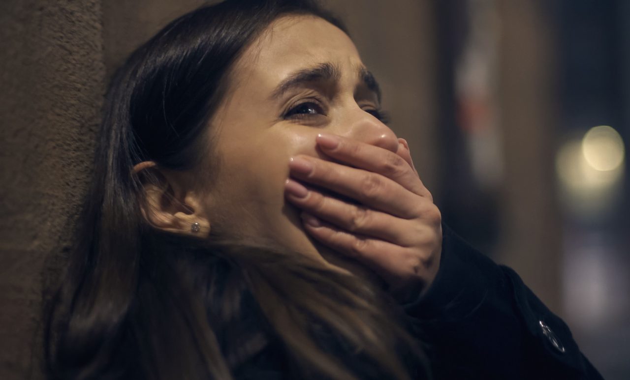 Liebe nach Trauma: 6 Anzeichen daf&uuml;r, dass du eine schwere Zeit durchmachst
