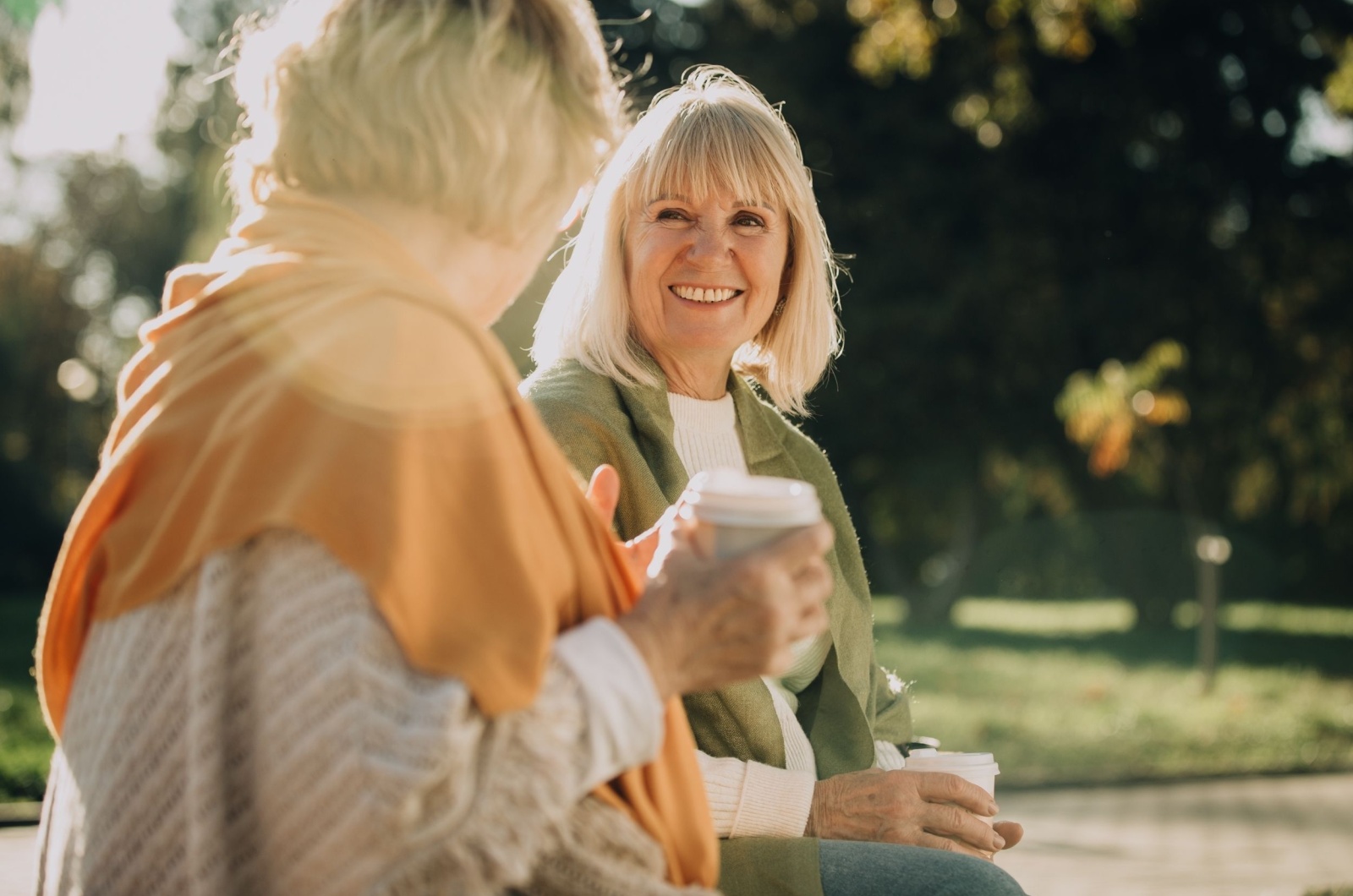 zwei aeltere frauen zwei aeltere frauen