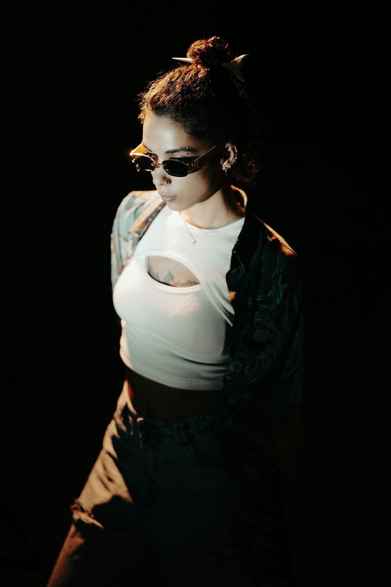 A woman wearing sunglasses and a white top. photo &ndash; Free Green Image on  Unsplash