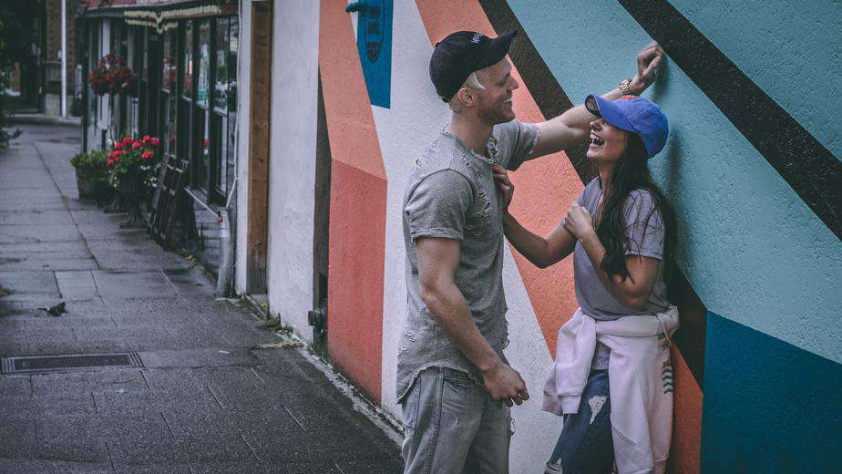 Daten Met Een Vrouw Die Zegt Waar Het Op Staat Kan Intimiderend Zijn, Maar Het Verandert Ook Je Leven Daten Met Een Vrouw Die Zegt Waar Het Op Staat Kan Intimiderend Zijn, Maar Het Verandert Ook Je Leven