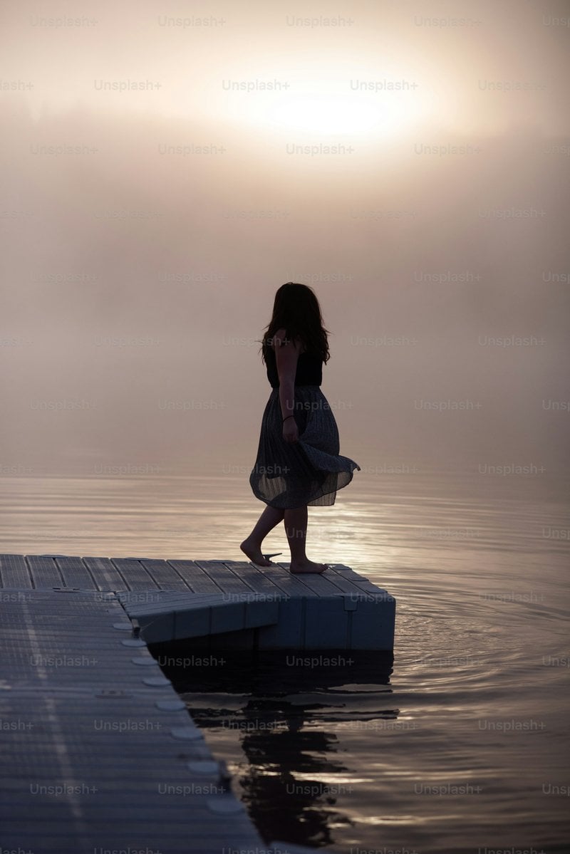 Girl Alone Pictures | Download Free Images on Unsplash