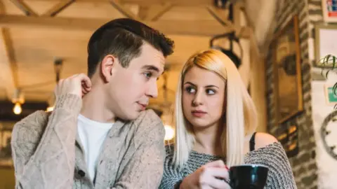 Miten saada narsisti kertomaan totuus? 14 toimivaa taktiikkaa