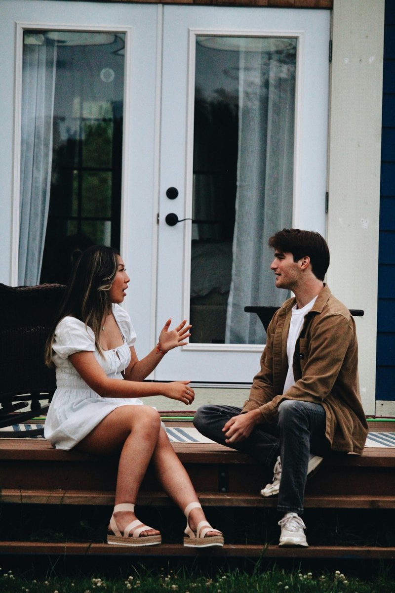 Man And Woman Talking Pictures | Download Free Images on Unsplash