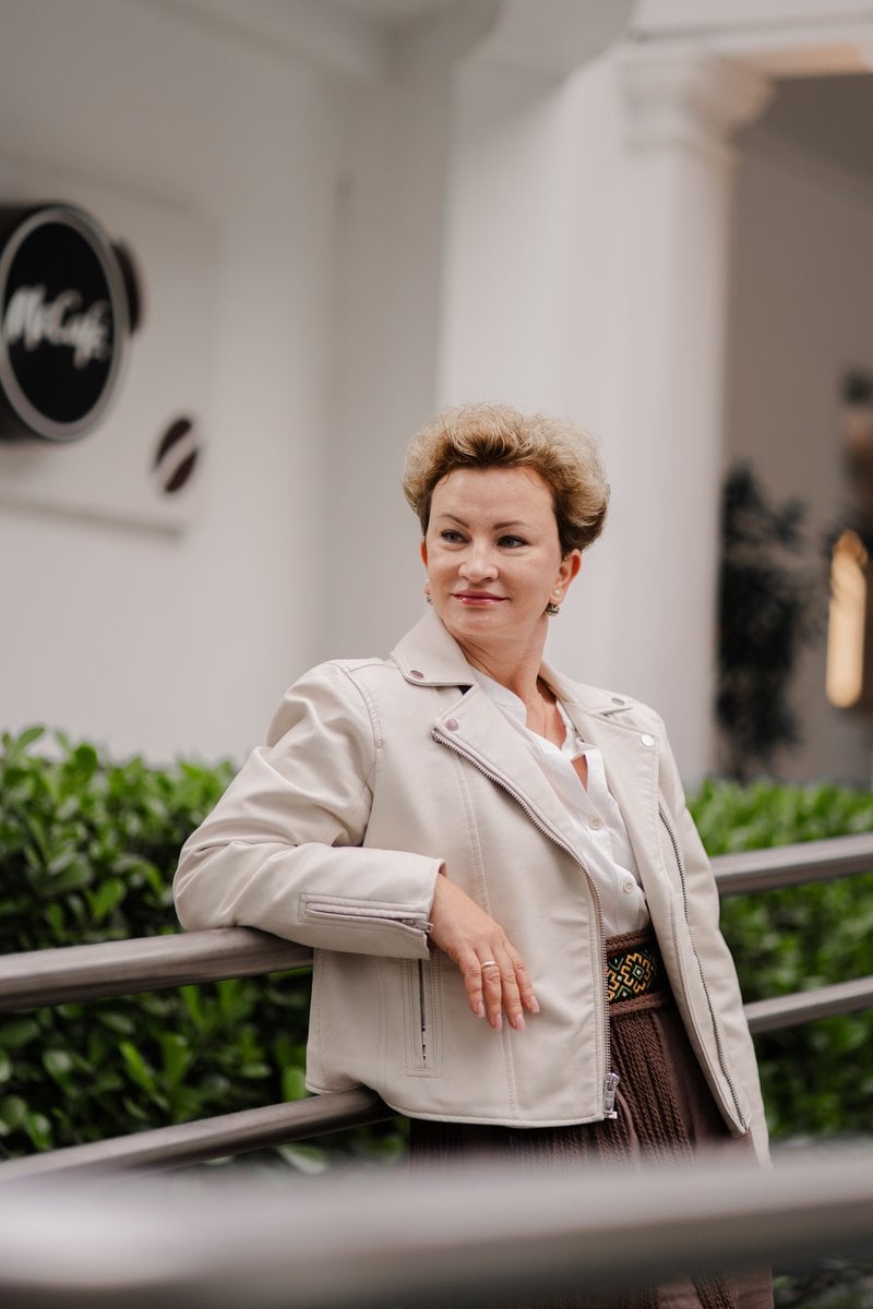 Middle Age Woman Photos, Download The BEST Free Middle Age Woman Stock  Photos & HD Images