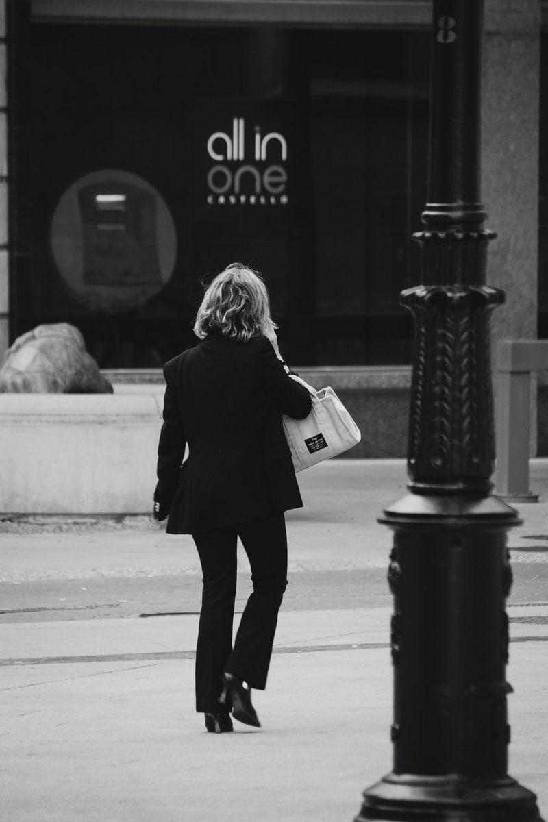 One Woman Photos, Download The BEST Free One Woman Stock Photos & HD Images