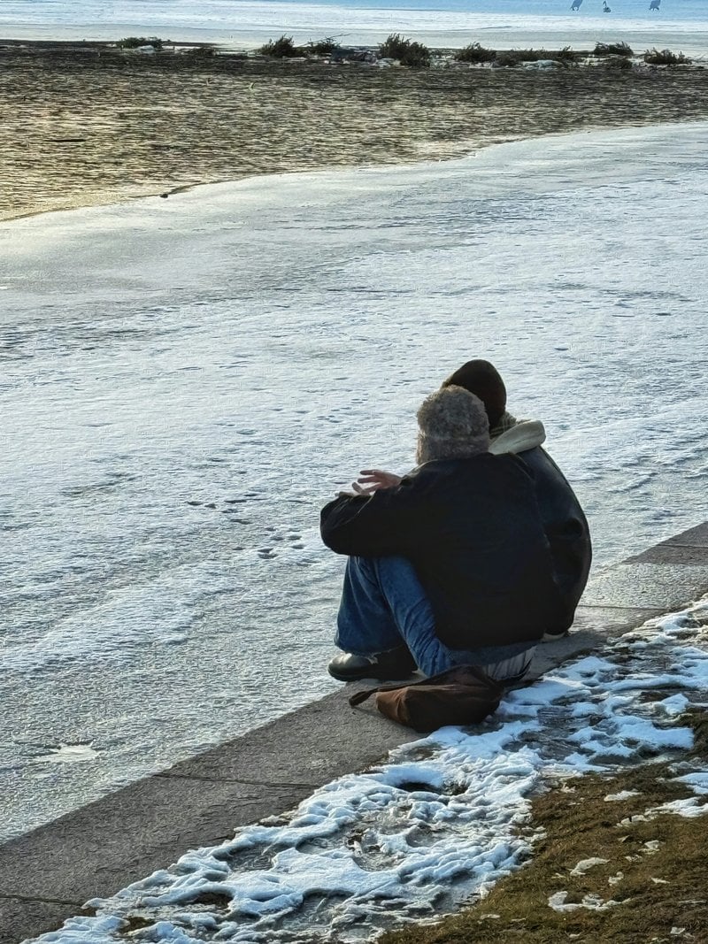 Two people sit on a frozen embankment. photo &ndash; Free Winter ...