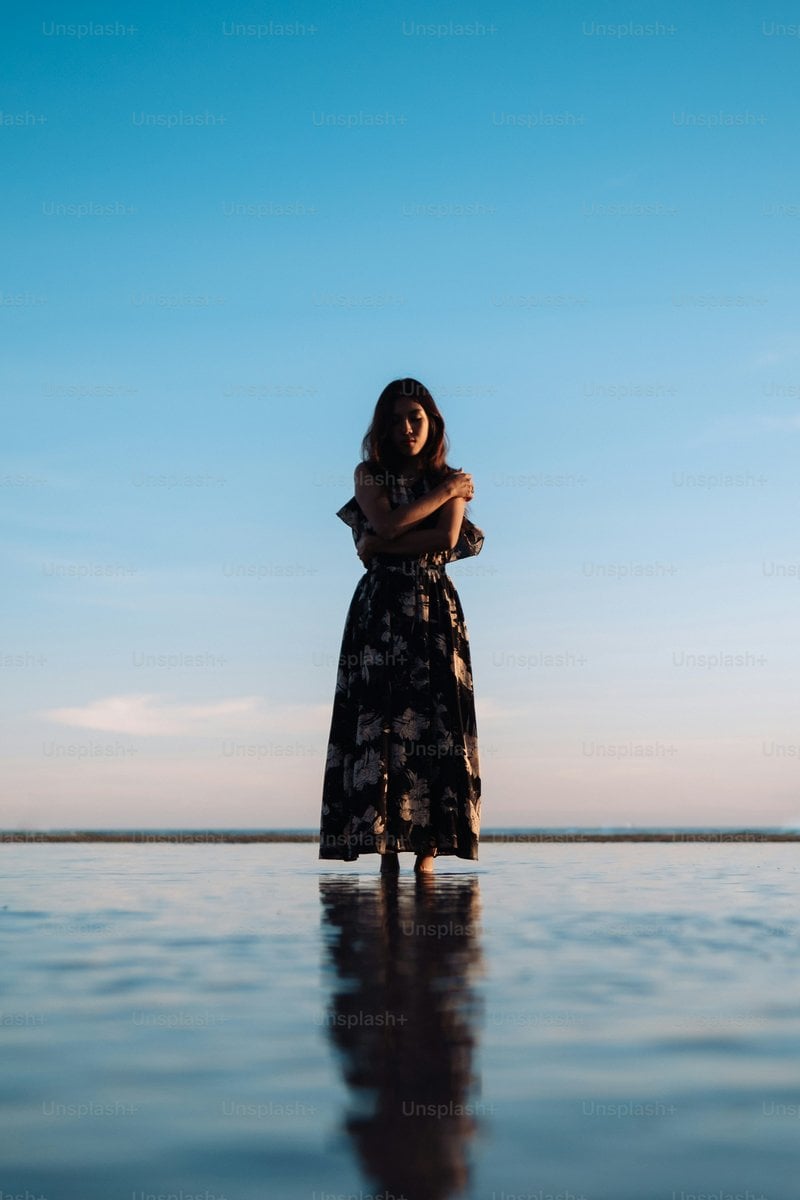 Woman Standing Alone Pictures | Download Free Images on Unsplash