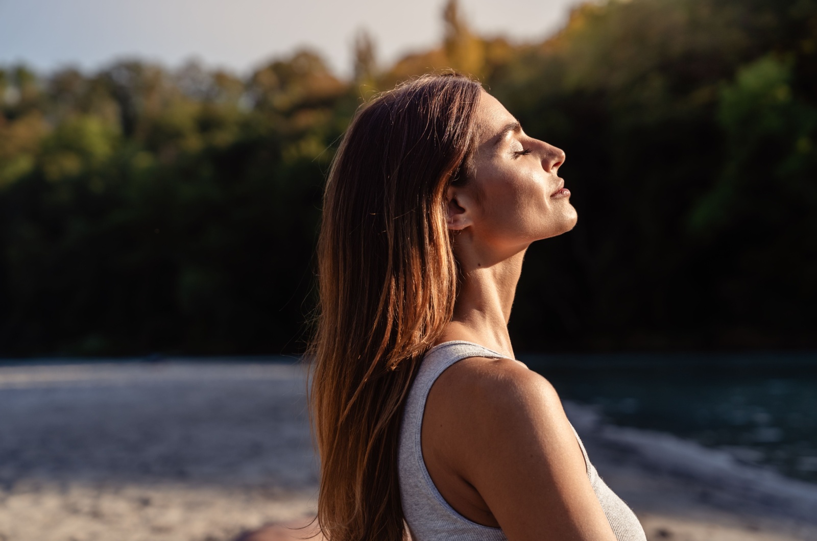 frau geniesst leben frau geniesst leben