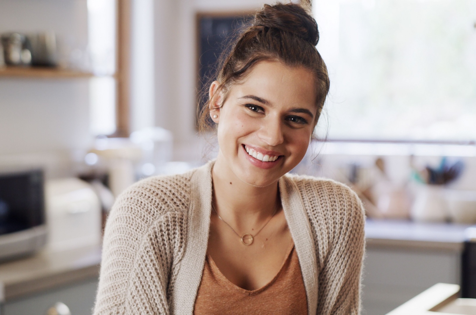 schoene frau mit laecheln