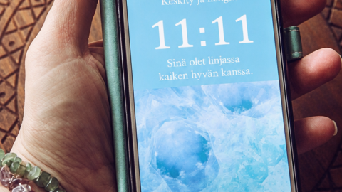 Kaksoiskellonajat ja peilinumerot: mitä 11:11, 12:12 ja muut kellonajat tarkoittavat?
