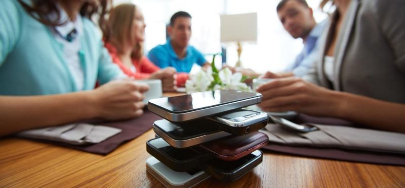 They put their phone away when you&rsquo;re speaking