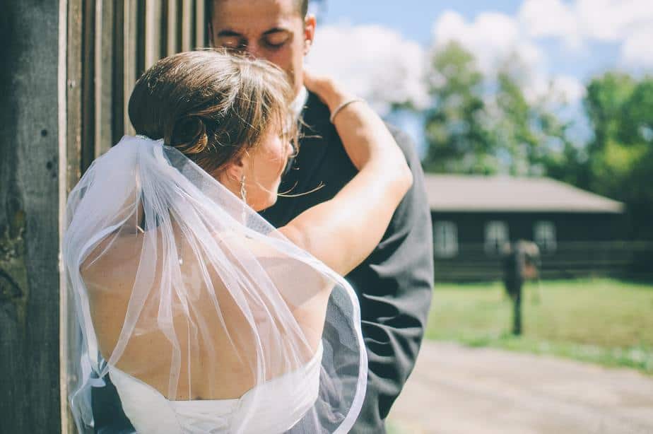 Blijf Single Tot Je Iemand Vindt Die Achter Jou Aan Zit