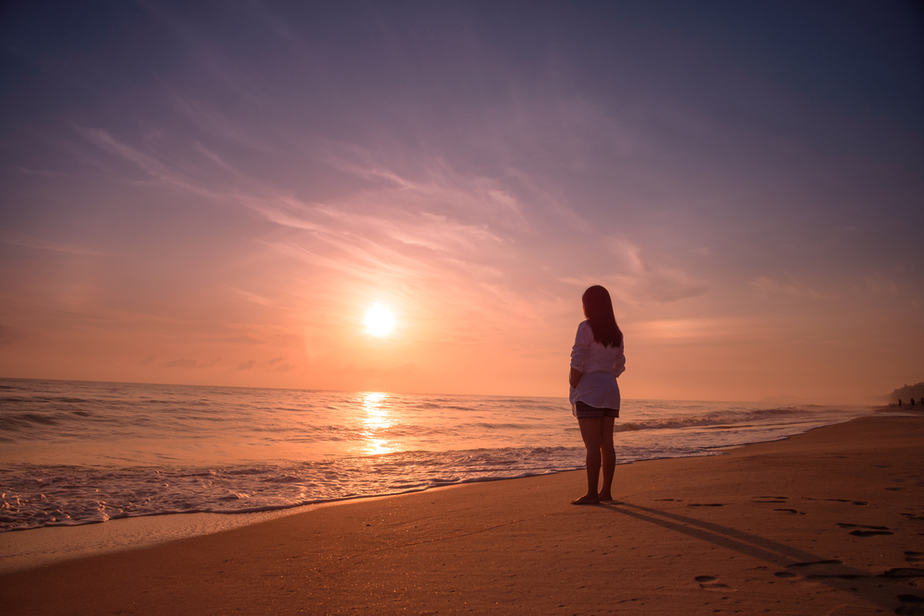 Een Vrouw Zal Je Eerst Emotioneel Verlaten Voordat Ze Zegt Dat Ze Er Klaar Mee Is