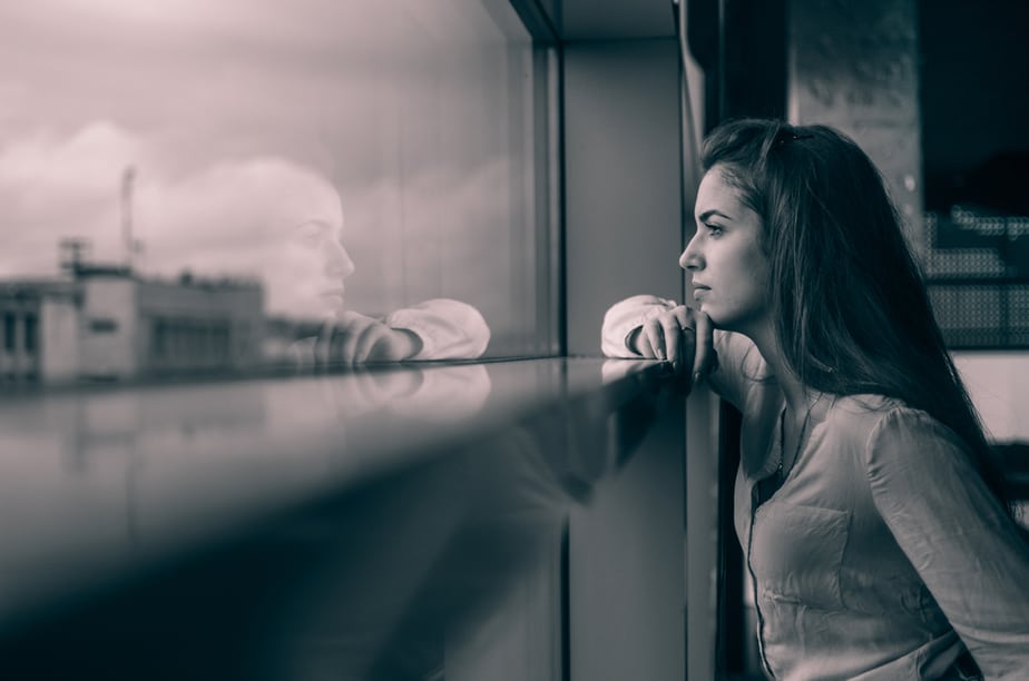 Een Vrouw Zal Je Eerst Emotioneel Verlaten Voordat Ze Zegt Dat Ze Er Klaar Mee Is