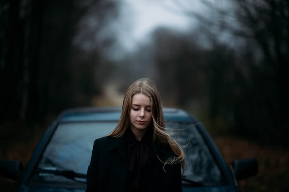 Een Vrouw Zal Je Eerst Emotioneel Verlaten Voordat Ze Zegt Dat Ze Er Klaar Mee Is
